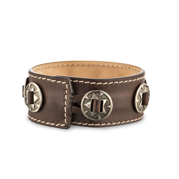 Cedric cowhide leather bracelet closure detail