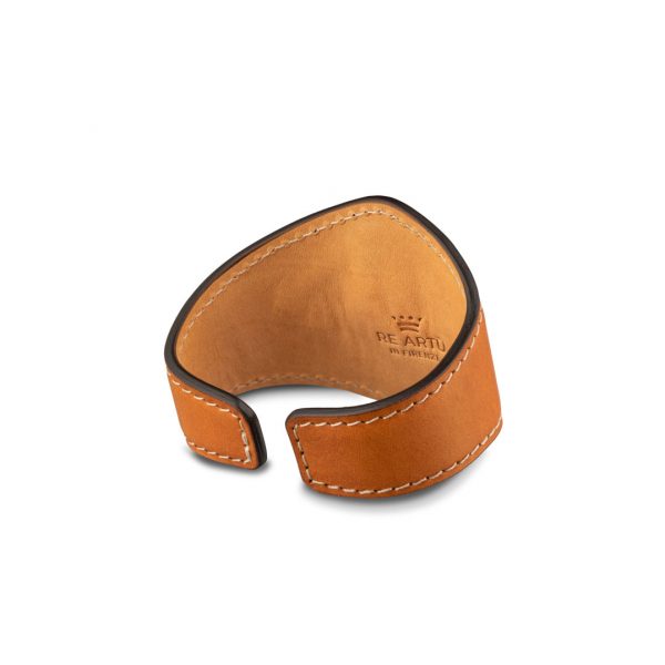 Arden bracelet in cowhide leather three-quarter view